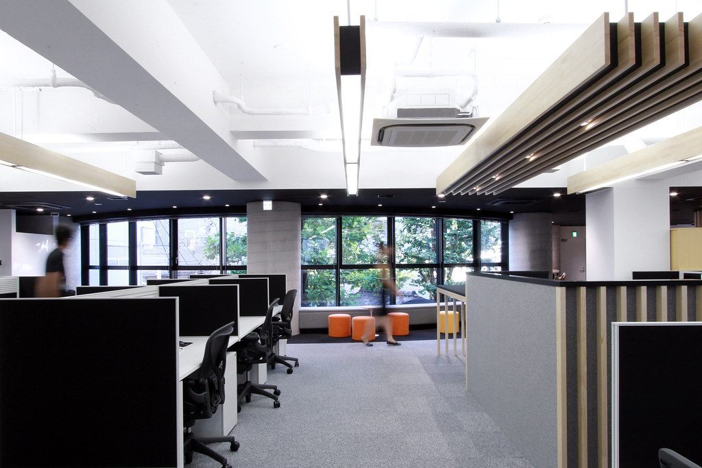 Planta de oficinas con puestos de trabajo